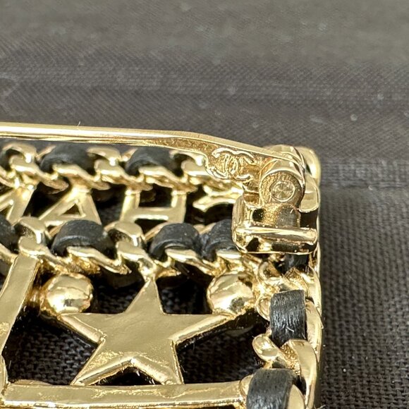 CHANEL 2023V GOLDEN CC LOGO BLACK LEATHER CHAIN SHIELD BROOCH PIN CHARM - Picture 16 of 16